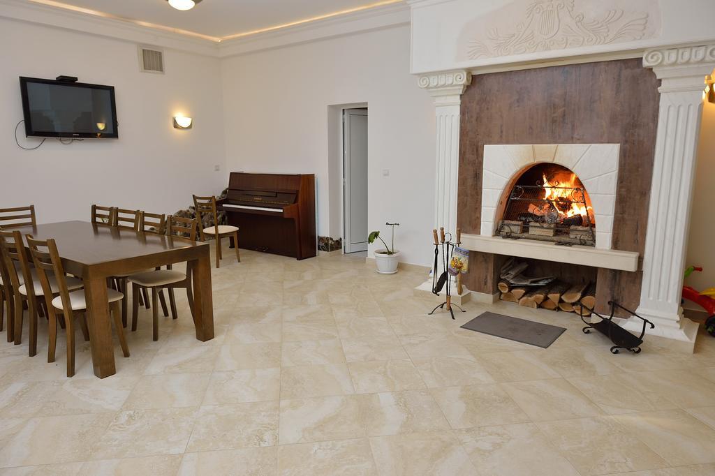 Guest House Nocturno Берковица Экстерьер фото